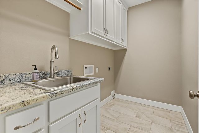 1859 E Lake Drive, Huntsville, TX 77340