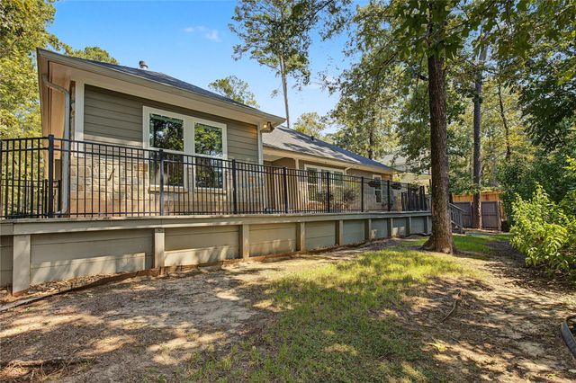 1859 E Lake Drive, Huntsville, TX 77340
