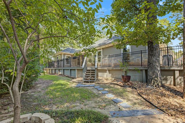 1859 E Lake Drive, Huntsville, TX 77340