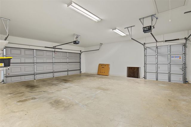 1859 E Lake Drive, Huntsville, TX 77340