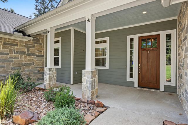 1859 E Lake Drive, Huntsville, TX 77340