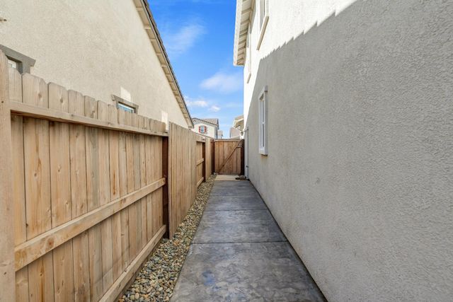 10213 Spades Ct, Elk Grove, CA 95757