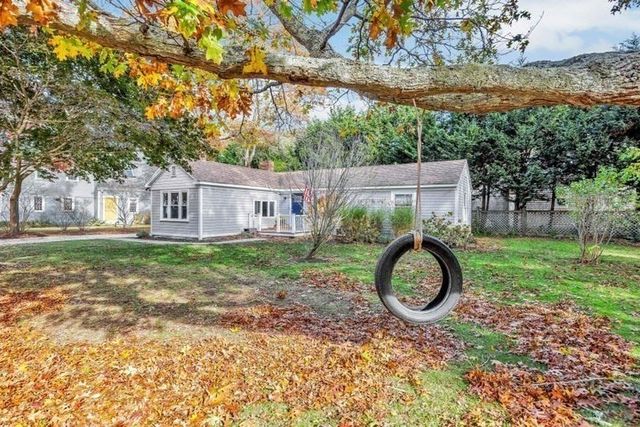 576 Strawberry Hill Rd, Barnstable, MA 02632