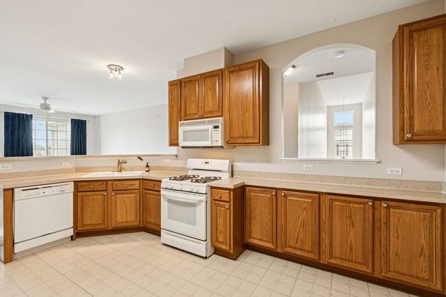 8126 Concord Lane D, Justice, IL 60458