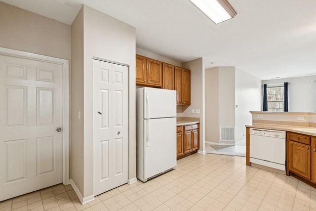 8126 Concord Lane D, Justice, IL 60458