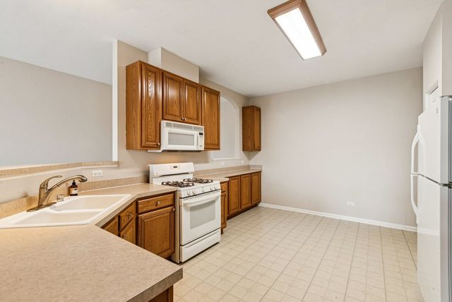 8126 Concord Lane D, Justice, IL 60458