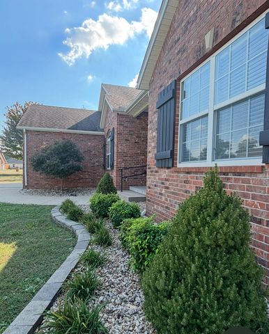 704 Silver Oaks Drive, Carl Junction, MO 64834