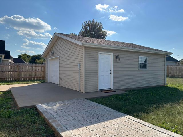 704 Silver Oaks Drive, Carl Junction, MO 64834