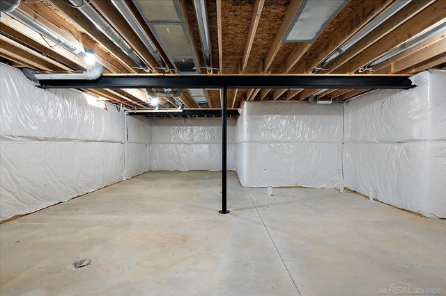 56689 Via Bellano Street, Macomb Twp, MI 48042