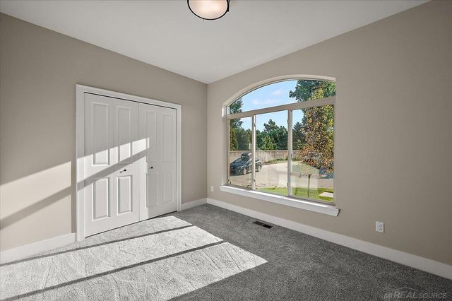 56689 Via Bellano Street, Macomb Twp, MI 48042