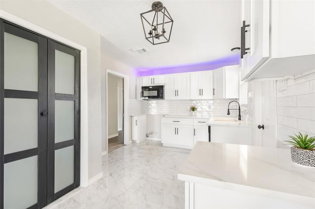 6152 Doulton Drive, Houston, TX 77033