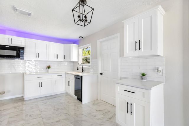 6152 Doulton Drive, Houston, TX 77033