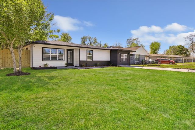 6152 Doulton Drive, Houston, TX 77033