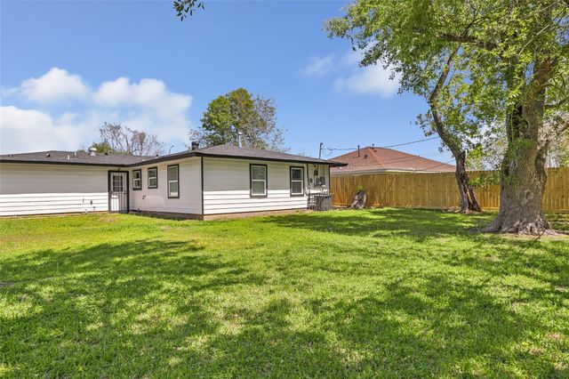 6152 Doulton Drive, Houston, TX 77033