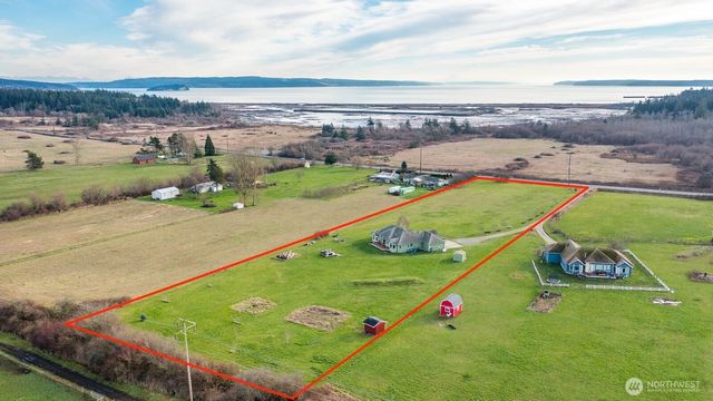 120 W Crescent Harbor Road, Oak Harbor, WA 98277