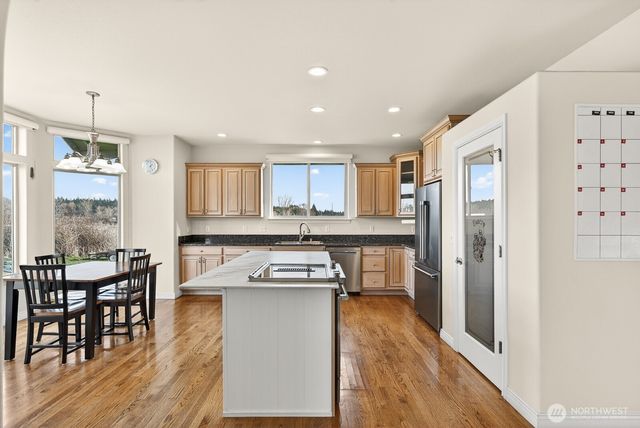 120 W Crescent Harbor Road, Oak Harbor, WA 98277