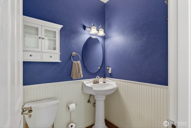 120 W Crescent Harbor Road, Oak Harbor, WA 98277