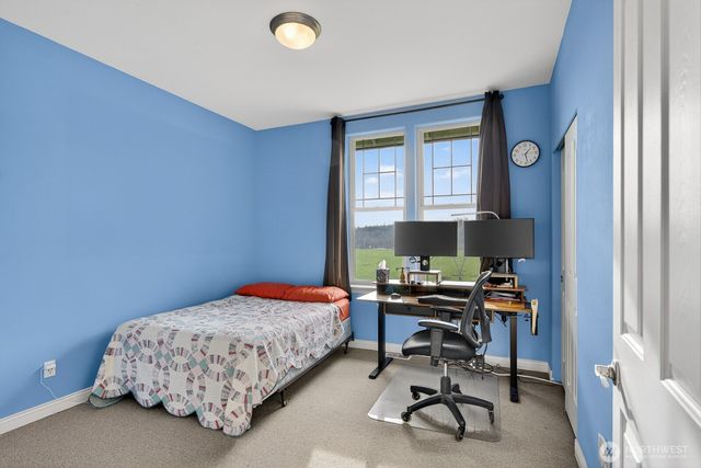 120 W Crescent Harbor Road, Oak Harbor, WA 98277