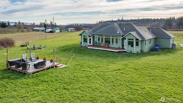 120 W Crescent Harbor Road, Oak Harbor, WA 98277
