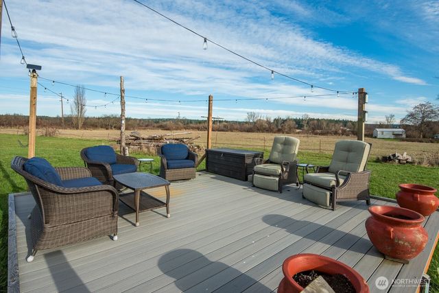 120 W Crescent Harbor Road, Oak Harbor, WA 98277