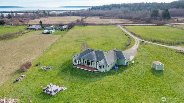 120 W Crescent Harbor Road, Oak Harbor, WA 98277