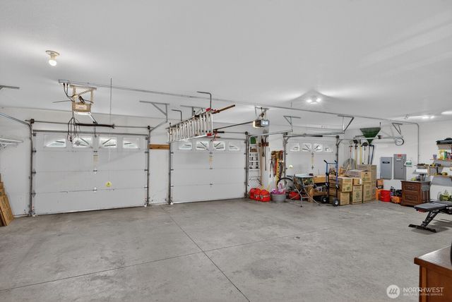 120 W Crescent Harbor Road, Oak Harbor, WA 98277