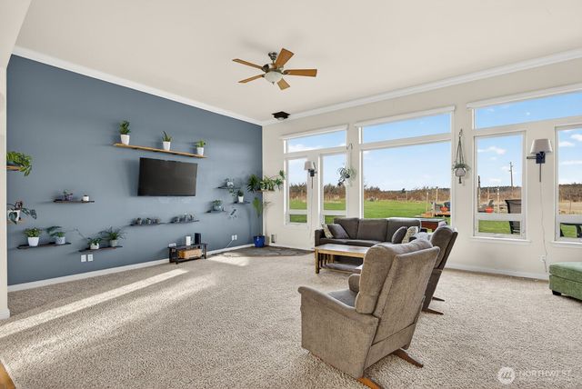 120 W Crescent Harbor Road, Oak Harbor, WA 98277