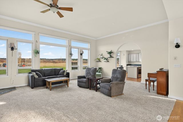 120 W Crescent Harbor Road, Oak Harbor, WA 98277