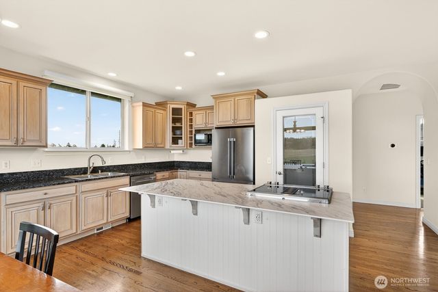 120 W Crescent Harbor Road, Oak Harbor, WA 98277