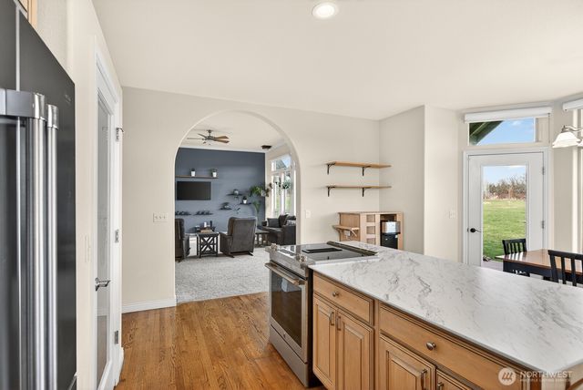 120 W Crescent Harbor Road, Oak Harbor, WA 98277