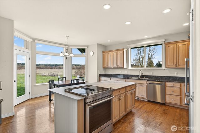 120 W Crescent Harbor Road, Oak Harbor, WA 98277