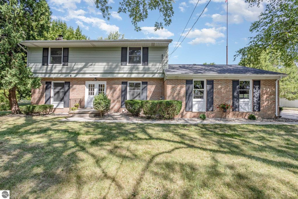 1219 Fairfield Drive, Mt Pleasant, MI 48858