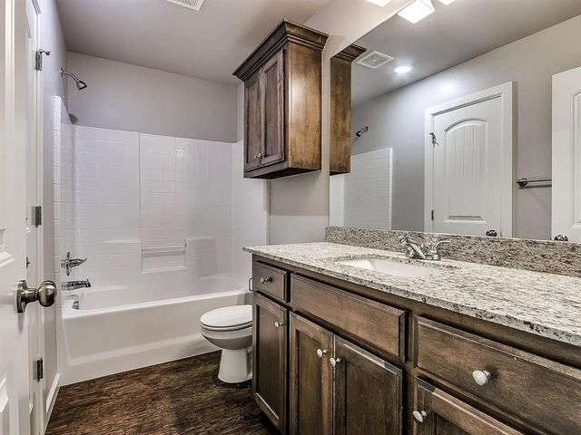 4609 Castle Bay Cove, Del City, OK 73115