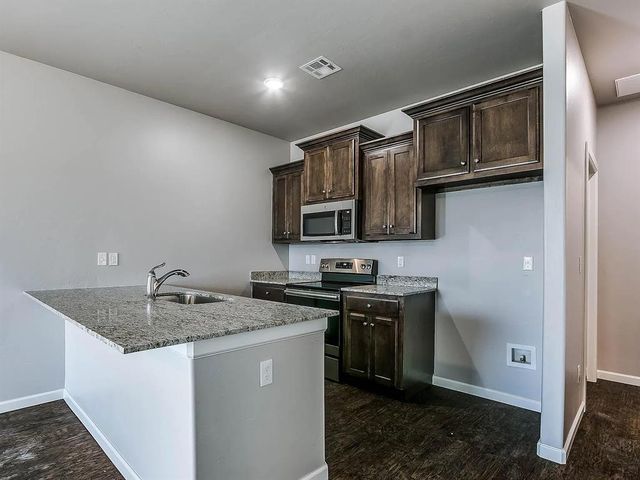 4609 Castle Bay Cove, Del City, OK 73115