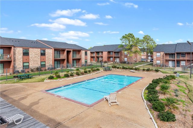 904 University Oaks Boulevard 90, College Station, TX 77840