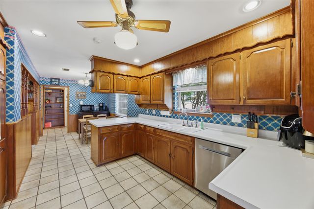 3912 Twilight Drive S, Benbrook, TX 76116