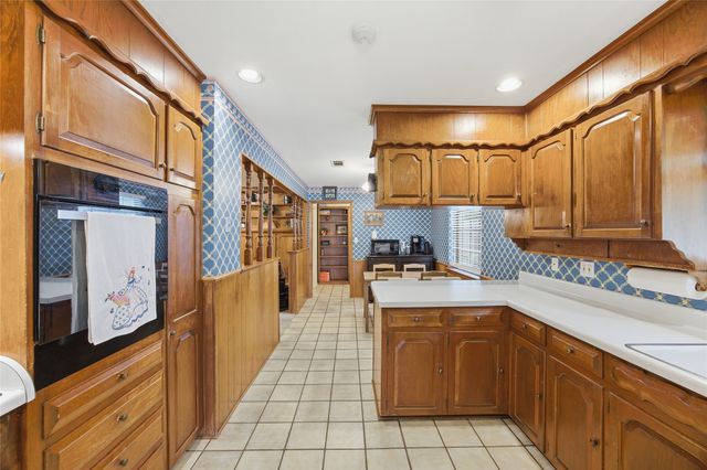 3912 Twilight Drive S, Benbrook, TX 76116
