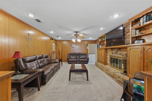 3912 Twilight Drive S, Benbrook, TX 76116