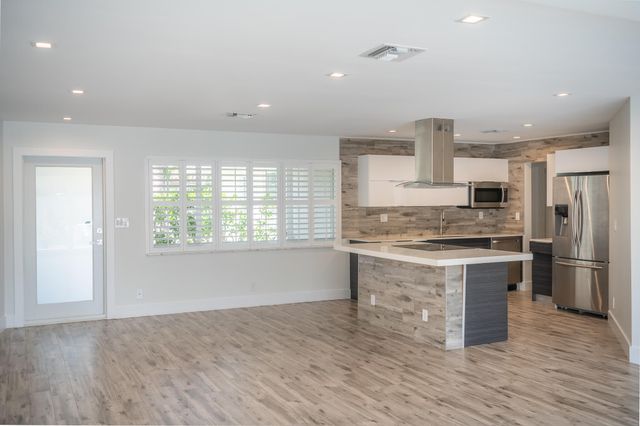 2164 NE 25th Street, Wilton Manors, FL 33305