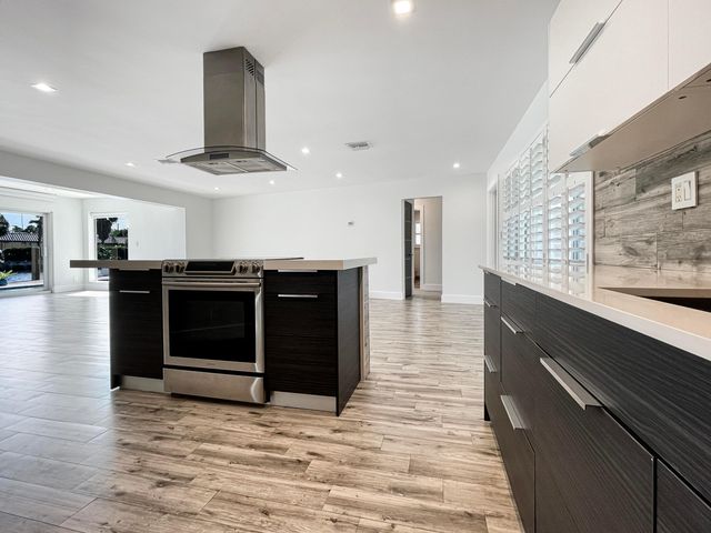 2164 NE 25th Street, Wilton Manors, FL 33305