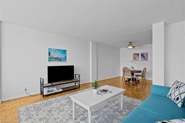 1101 N Elm Street 204, Greensboro, NC 27401