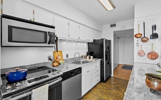 1101 N Elm Street 204, Greensboro, NC 27401