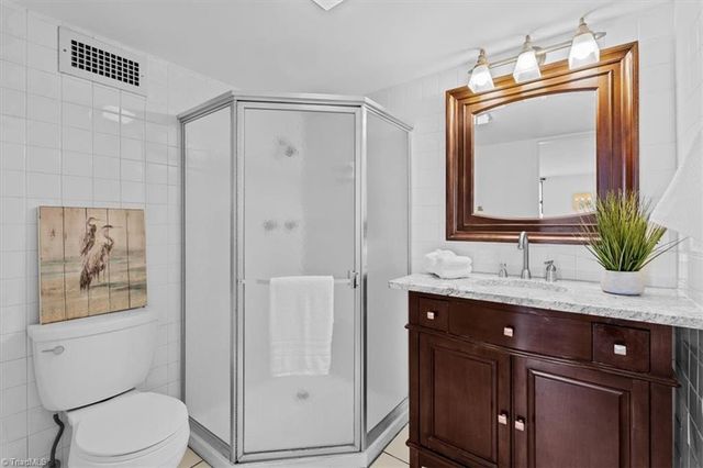 1101 N Elm Street 204, Greensboro, NC 27401