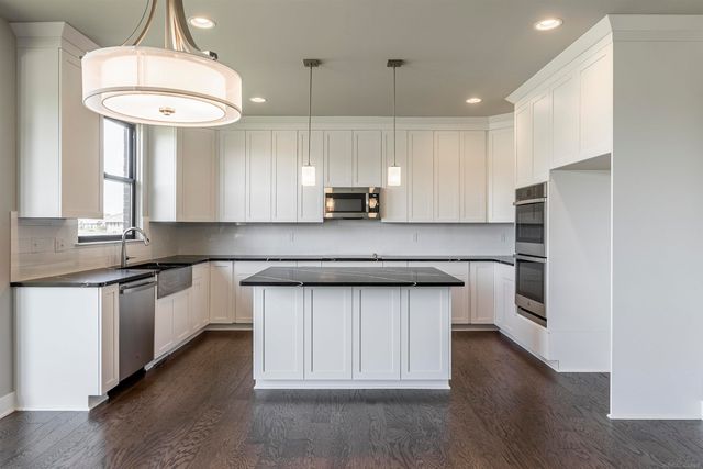 49195 Langford Drive 216, Macomb, MI 48044