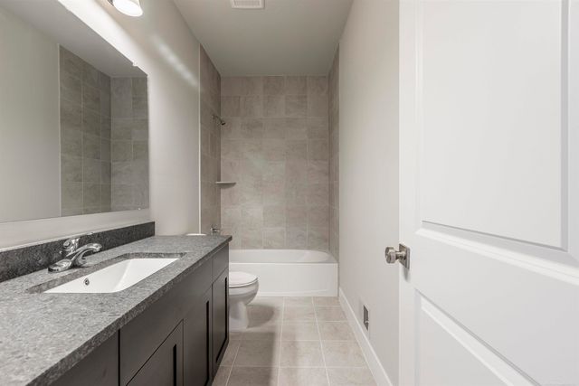 49195 Langford Drive 216, Macomb, MI 48044