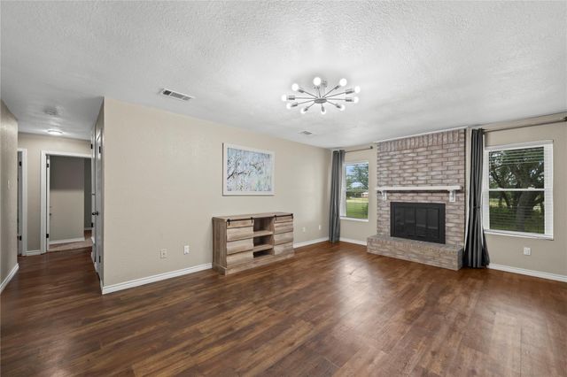 8827 E Highway 190 E, Lampasas, TX 76550