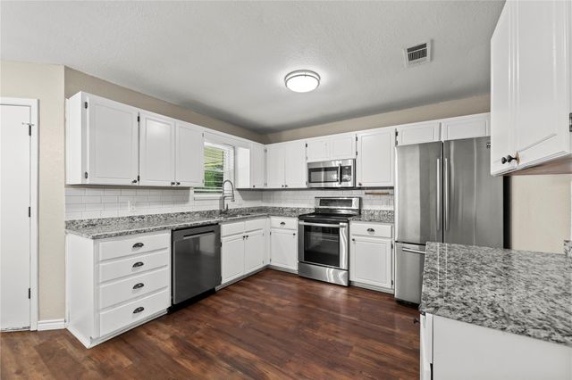 8827 E Highway 190 E, Lampasas, TX 76550