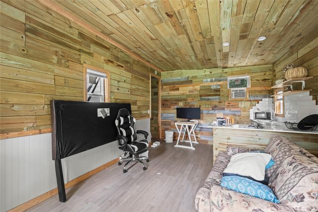 8827 E Highway 190 E, Lampasas, TX 76550