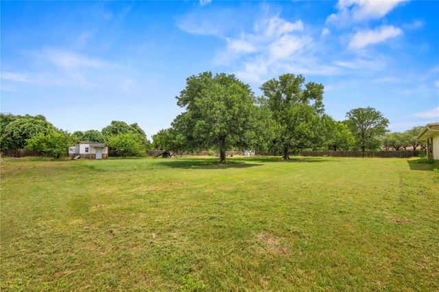 8827 E Highway 190 E, Lampasas, TX 76550