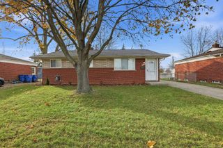 30045 N IROQUOIS Drive, Warren, MI 48088